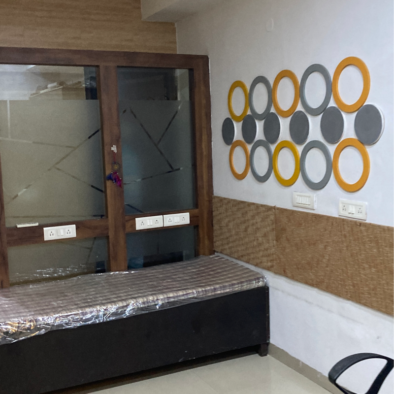 1 Rk  200 Sq.Mt. Apartment in Arun Vihar Sector 37