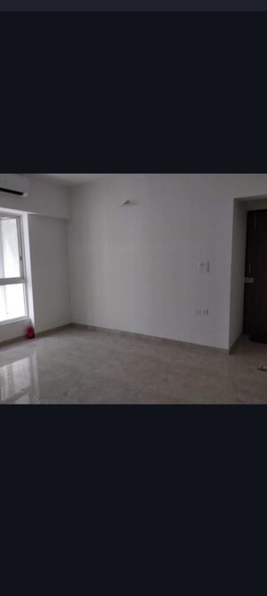 Room in 1 BHK Apartment at Lodha Amara, Kolshet Road – for Sale