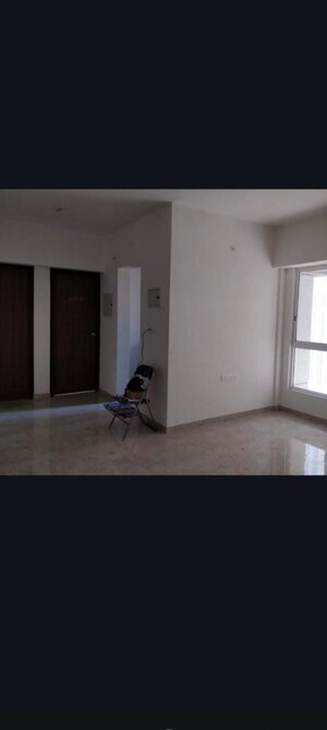 Room in 1 BHK Apartment at Lodha Amara, Kolshet Road – for Sale