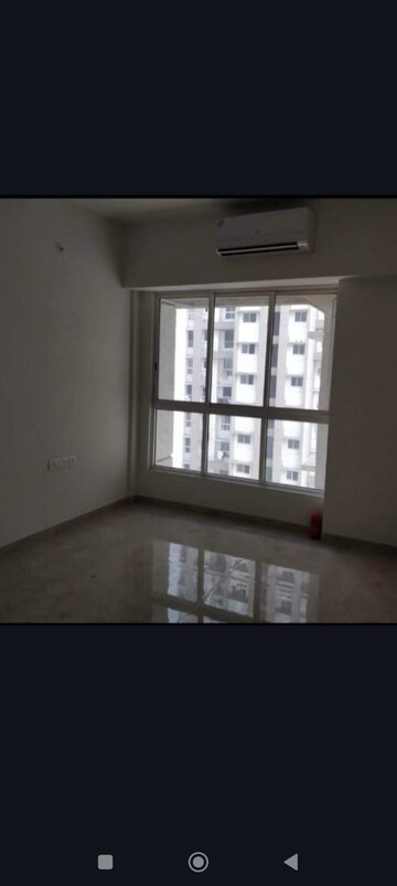 Room in 1 BHK Apartment at Lodha Amara, Kolshet Road – for Sale
