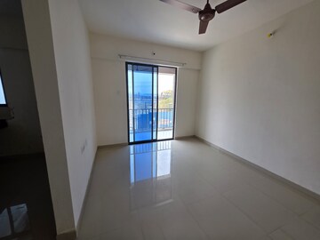 Room in 1 BHK Apartment at Kundan Easterlia, Lohgaon – for Rent