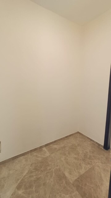 Room in 3 BHK Apartment at Runwal Elegante, Andheri West – for Rent