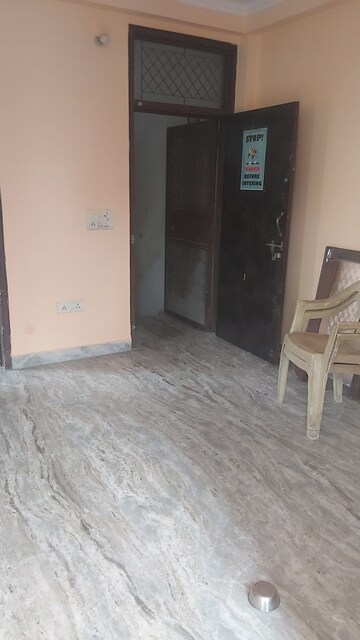 Furnished Amenities in 1.5 BHK Builder Floor at Mayur Vihar – for Rent