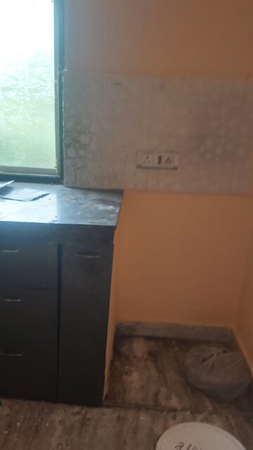 Furnished Amenities in 1.5 BHK Builder Floor at Mayur Vihar – for Rent