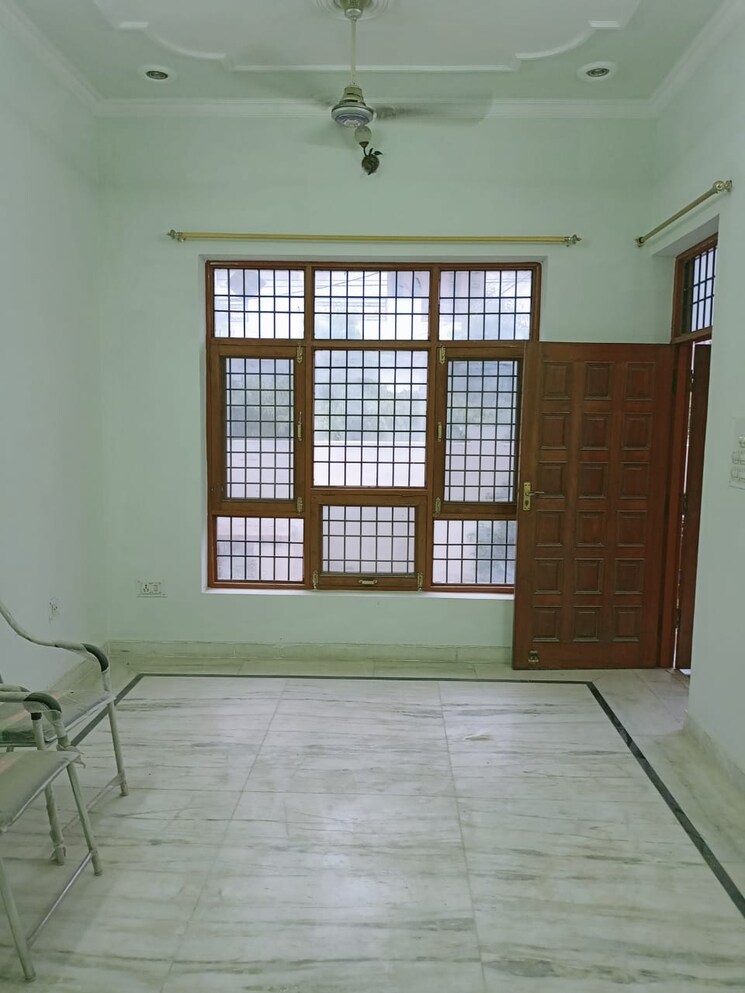 Room, gomti nagar 3 Bedroom 2250 Sq.Ft. Villa In Gomti Nagar Lucknow 9022611