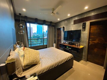 Bedroom in 2.5 BHK Apartment at Oberoi Springs, Andheri West – for Rent