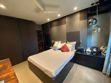 Bedroom in 2.5 BHK Apartment at Oberoi Springs, Andheri West – for Rent