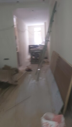 Furnished Amenities in 3.5 BHK Builder Floor at Mayur Vihar – for Sale