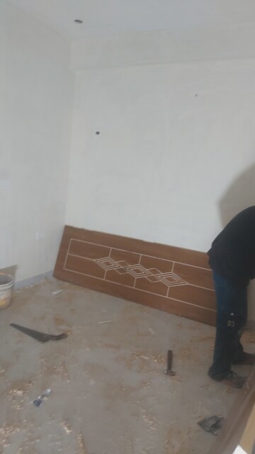 Furnished Amenities in 3.5 BHK Builder Floor at Mayur Vihar – for Sale
