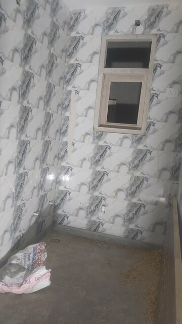 Room in 3.5 BHK Builder Floor at Mayur Vihar – for Sale