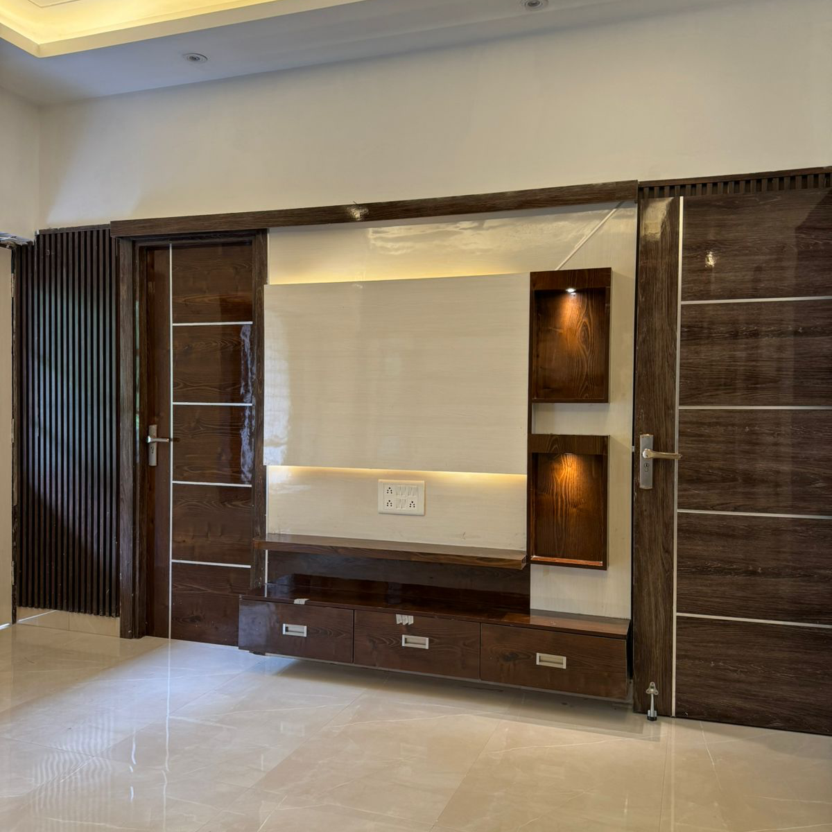 5 BHK + Extra Room Villa For Sale in RWA Apartments Sector 108