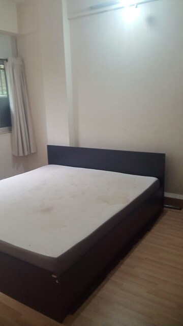 Bedroom in 2 BHK Apartment at Andheri West – for Rent