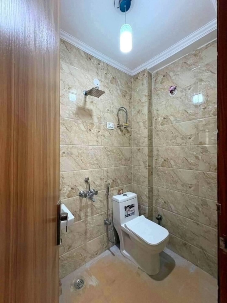 Bathroom, freedom fighters enclave 1 Bedroom 500 Sq.Ft. Apartment In Freedom Fighters Enclave Delhi 9022680