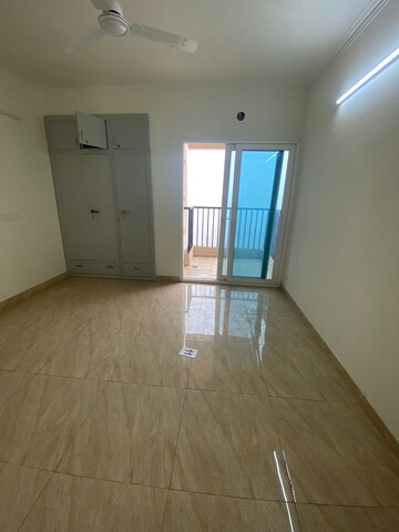 Room in 3 BHK Apartment at Gaur Yamuna City, Gaur Yamuna City – for Sale