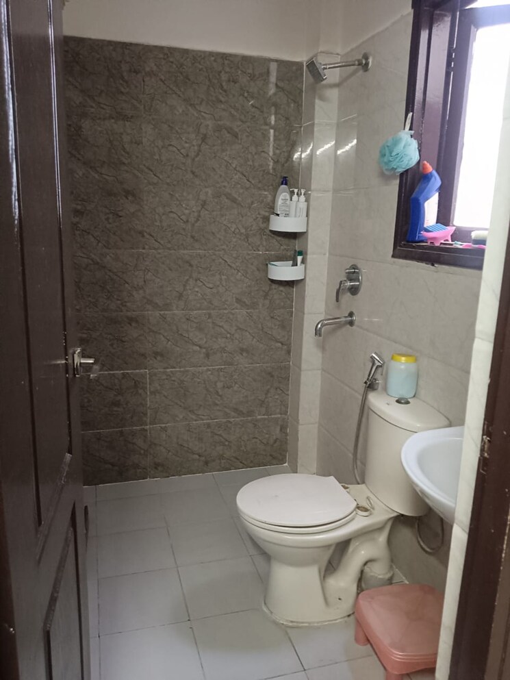 Bathroom, imperia-esfera 3 Bedroom 1850 Sq.Ft. Apartment In Sector 37c Gurgaon 9022729