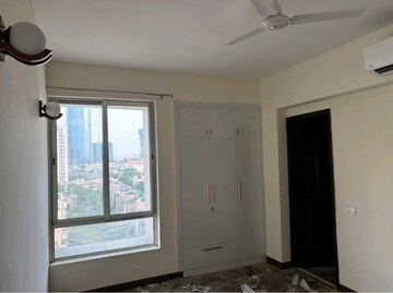 Room in 3 BHK Apartment at Unitech Harmony, Sector 50 – for Rent