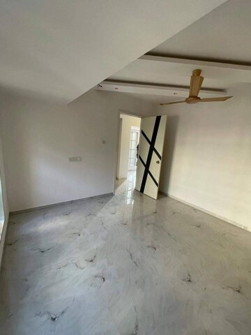 Room in 2 BHK Apartment at Runwal Greens, Mulund West – for Rent