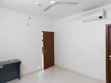 Room in 2.5 BHK Apartment at Aparna Sarovar Zenith, Nallagandla – for Rent