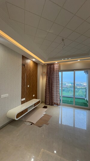 Room in 4 BHK Apartment at Shalimar Belvedere Court, Malesemau – for Rent