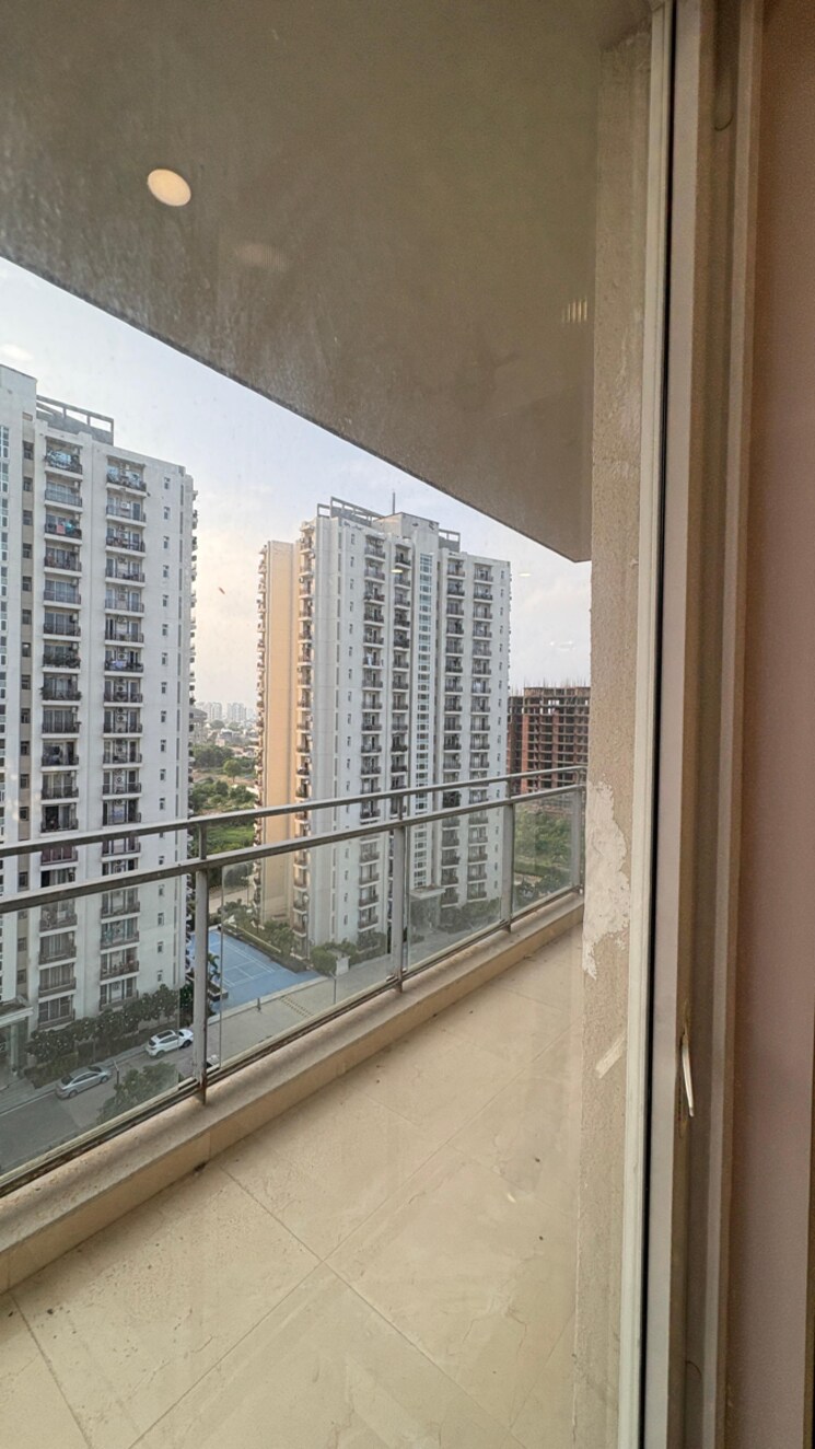 Balcony, shalimar-belvedere-court 4 Bedroom 2900 Sq.Ft. Apartment In Malesemau Lucknow 9022796