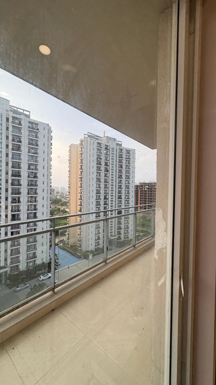 Balcony, shalimar-belvedere-court 4 Bedroom 2900 Sq.Ft. Apartment In Malesemau Lucknow 9022796