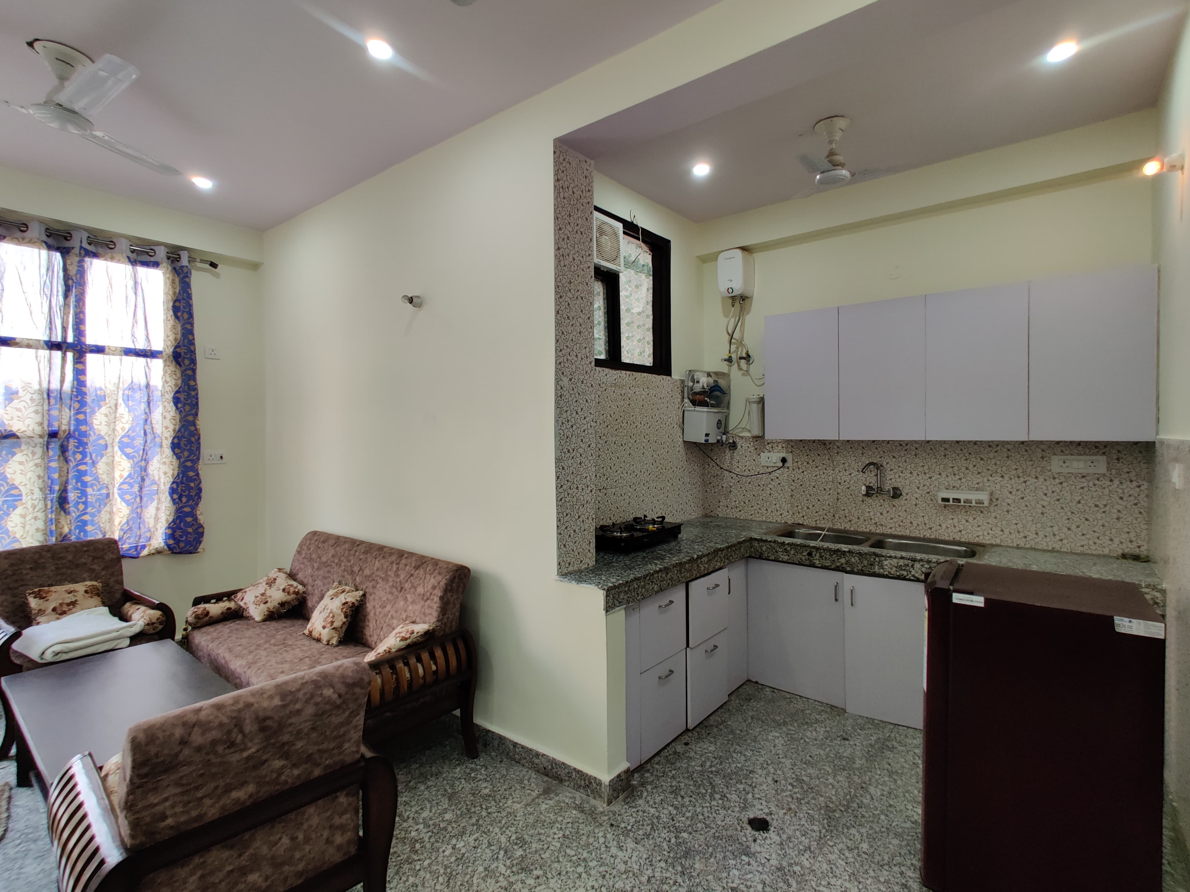2 BHK Apartment For Rent in Gaur City 2 - 16th Avenue