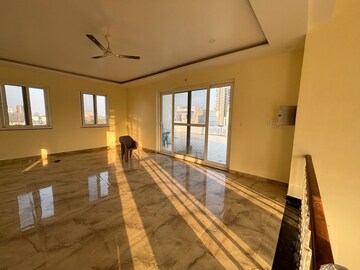 Room in 6 BHK Villa at Ansal Sushant Golf city, Bagiamau – for Rent