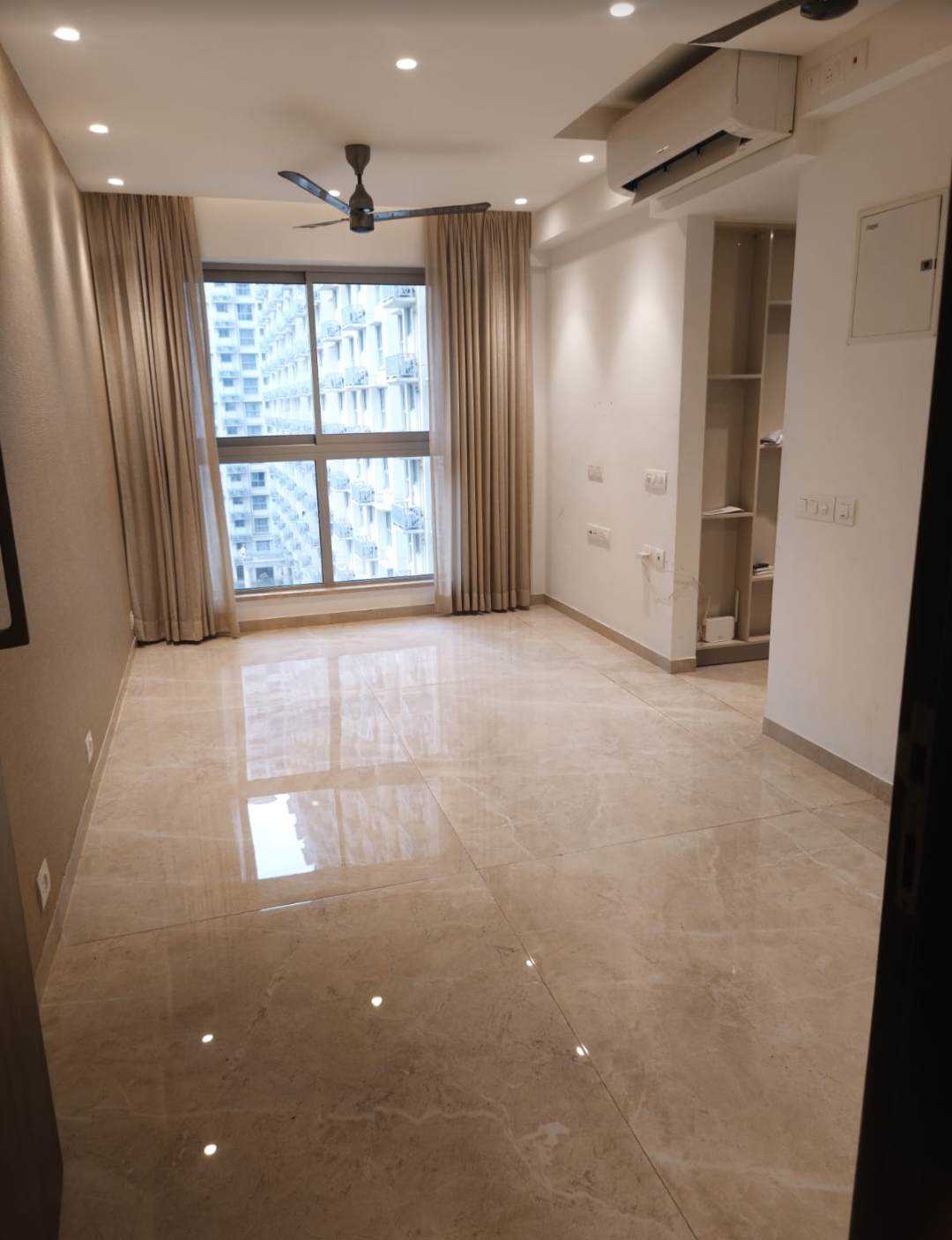 1 BHK Apartment For Rent in Hiranandani Regent Hill