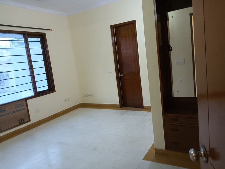 Room, housing-board-colony-sector-17 3 Bedroom 2000 Sq.Ft. Builder Floor In Sector 17a Gurgaon 9022902