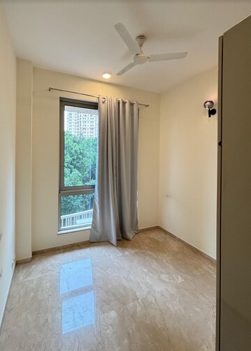 Room in 2 BHK Apartment at Hiranandani Atlantis, Powai – for Rent