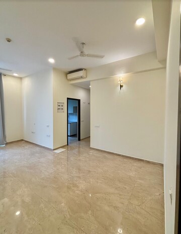 Room in 2 BHK Apartment at Hiranandani Atlantis, Powai – for Rent