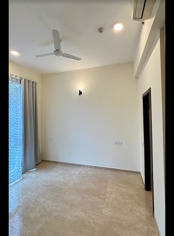 Room in 2 BHK Apartment at Hiranandani Atlantis, Powai – for Rent