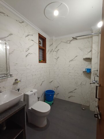 Team Area in 3 BHK Builder Floor at Sector 14 – for Rent
