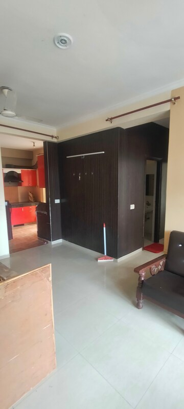 Living Room in 2.5 BHK Apartment at Gomti Nagar – for Rent