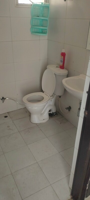 Bathroom in 2.5 BHK Apartment at Gomti Nagar – for Rent
