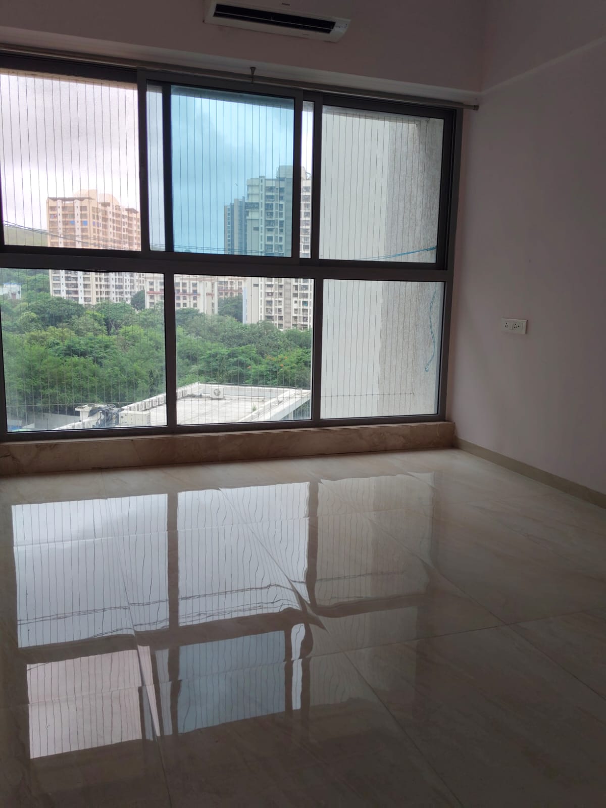 3.5 BHK + Extra Room 1500 Sq.Ft. Apartment in Rajesh White City