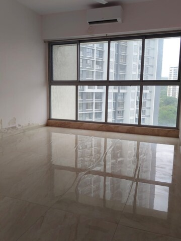 Master Bedroom in 3.5 BHK Apartment at Rajesh White City, Kandivali East – for Rent