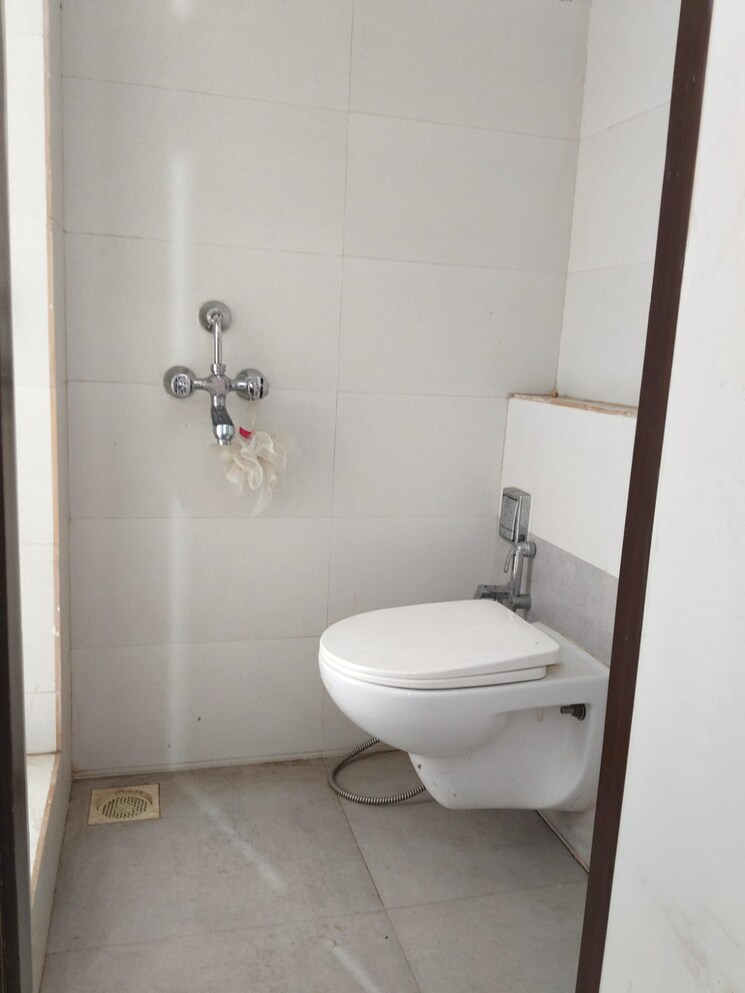 Attached Bathroom, rajesh-white-city 3.5 Bedroom 1500 Sq.Ft. Apartment In Kandivali East Mumbai 9022997