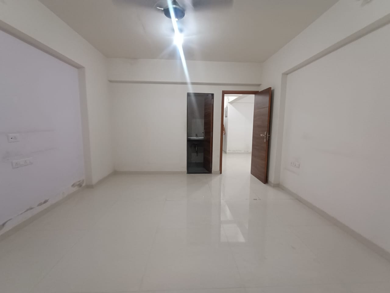 3 BHK + Servant Room Apartment For Rent in RNA Continental