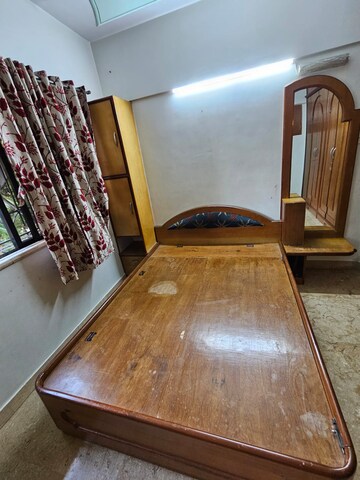 Room in 1 BHK Apartment at Andheri West – for Rent