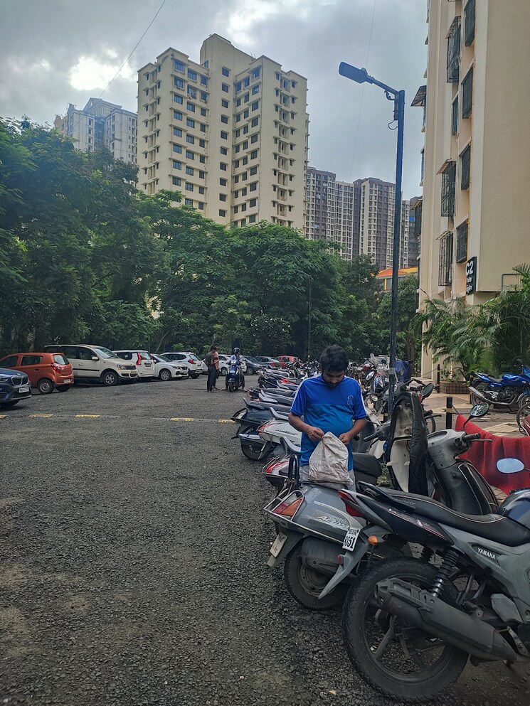  Parking, runwal-garden-city 2.5 Bedroom 800 Sq.Ft. Apartment In Balkum Pada Thane 9021421