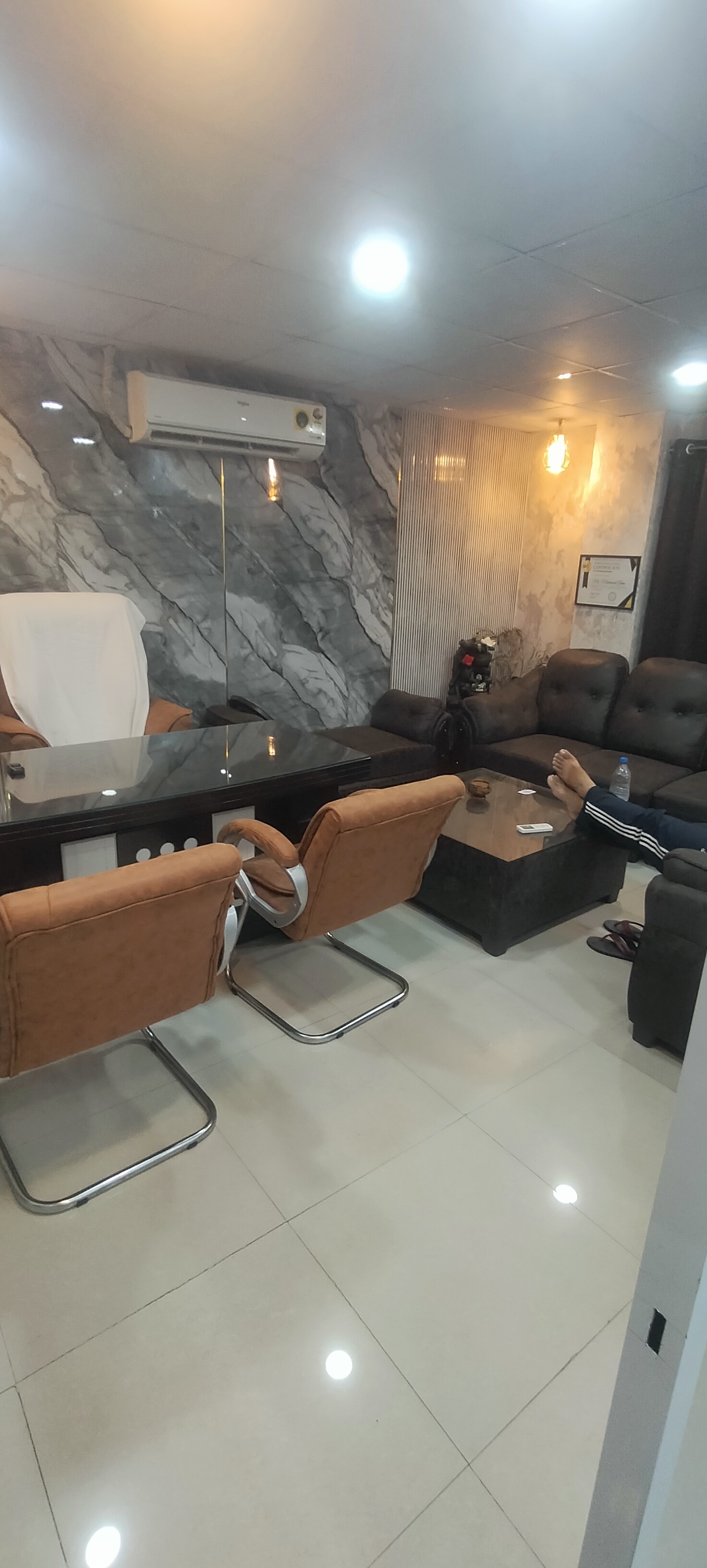 Office Space For Rent in 1000 Sqft Fully Furnished