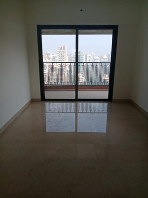 Room in 3 BHK Apartment at Mirchandani Triton, Santacruz West – for Sale