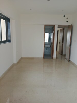 Room in 3 BHK Apartment at Mirchandani Triton, Santacruz West – for Sale