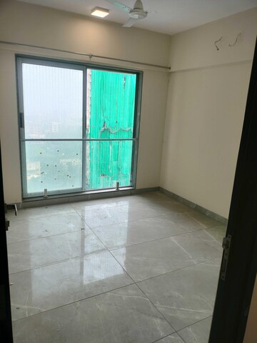 Room in 3 BHK Apartment at Versova View, Andheri West – for Rent