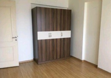 Room in 3 BHK Apartment at Hiranandani Gardens Eldora, Powai – for Rent
