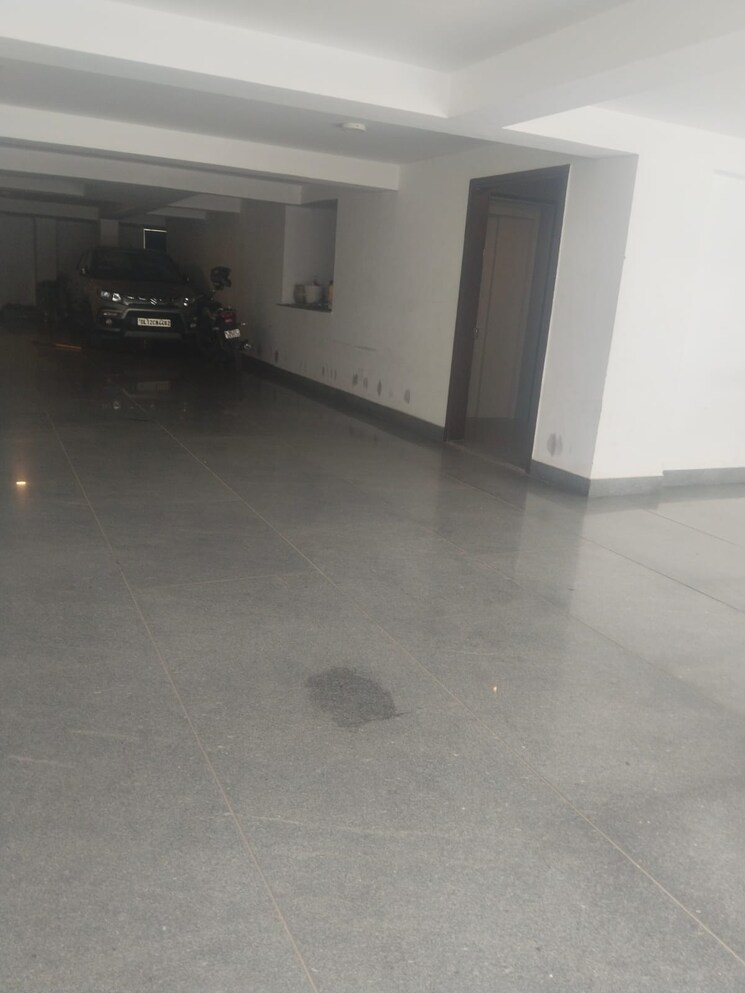  Parking, saket 4 Bedroom 250 Sq.Yd. Apartment In Saket Delhi 9023065