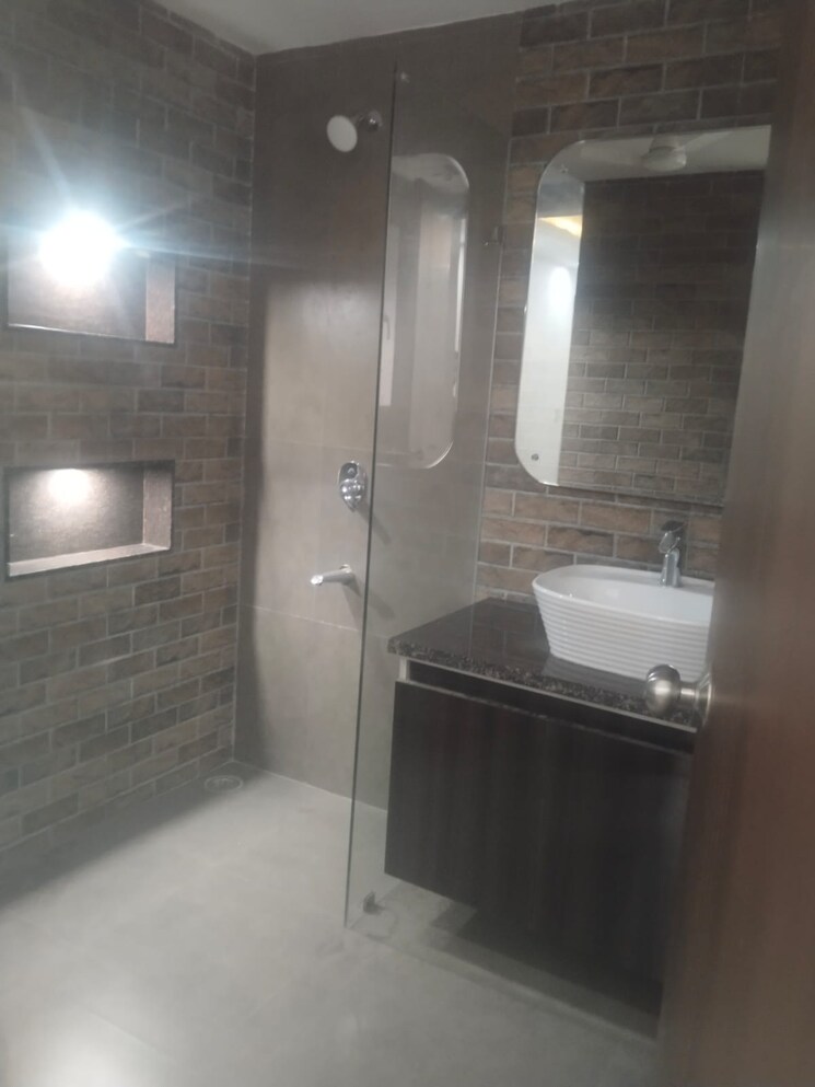 Bathroom, saket 4 Bedroom 250 Sq.Yd. Apartment In Saket Delhi 9023065