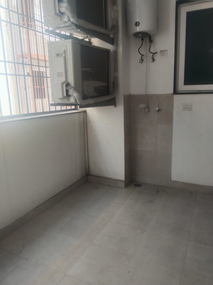 Balcony, saket 4 Bedroom 250 Sq.Yd. Apartment In Saket Delhi 9023065