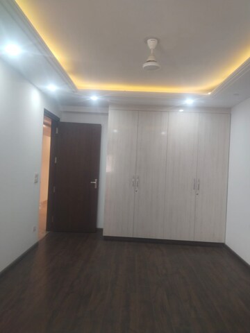 Room in 4 BHK Apartment at Saket – for Sale